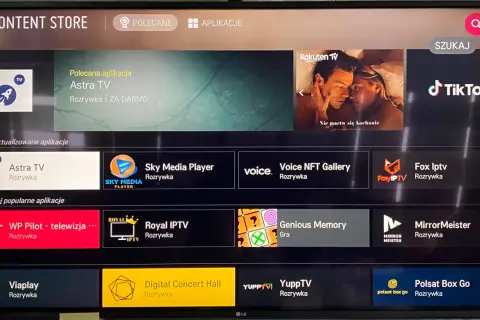 Ekran LG Content Store. Widoczne są aplikacje takie jak Astra TV, Sky Media Player, Voice NFT Gallery, Fox Iptv, WP Pilot, Royal IPTV, Genious Memory, MirrorMeister, ViaPlay, Digital Concert Hall, YuppTV, Polsat Box Go. Możesz tu łatwo dowiedzieć się, ...