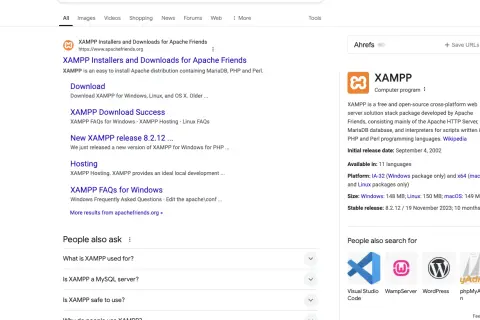 Wyniki wyszukiwania Google pokazują, jak otworzyć plik PHP w przeglądarce za pomocą XAMPP.