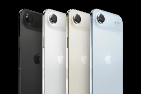 Cztery iPhone'y w różnych kolorach: czarnym, białym, złotym i niebieskim. Zastanawiasz się, ile kosztuje iPhone?