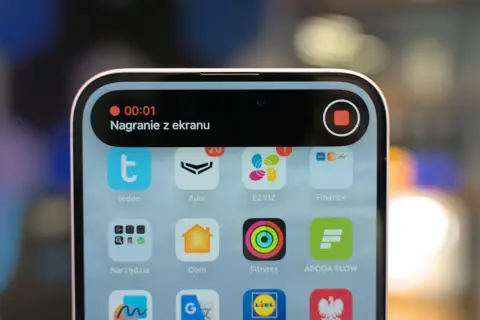 Jak sprawdzić czy wyświetlacz jest oryginalny iPhone? Ekran nagrywa, a na górze widać ikonę nagrywania.