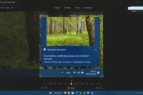 Zrzut ekranu zrobiony Narzędziem Wycinanie. Pokazuje, jak zrobić screena na laptopie, z opcją zaznaczenia i udostępnienia obrazu.