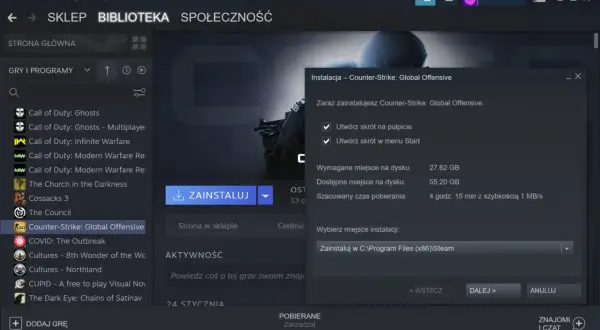 Instalacja gry Counter-Strike: Global Offensive na laptopie. Okno instalacji pokazuje wymagania i czas pobierania.