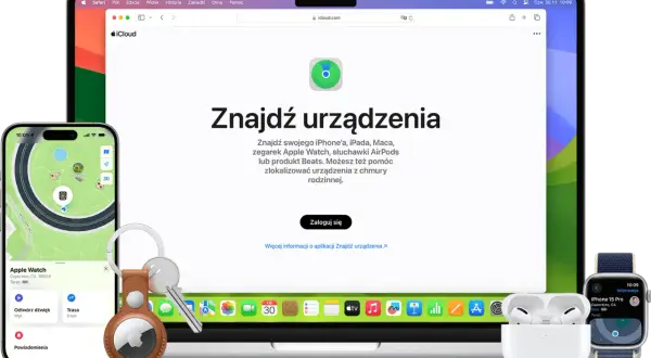 Jak znaleźć iPhone'a? Na ekranie komputera widzisz aplikację iCloud "Znajdź urządzenia". Obok leży iPhone z mapą, klucze z AirTagiem i słuchawki.