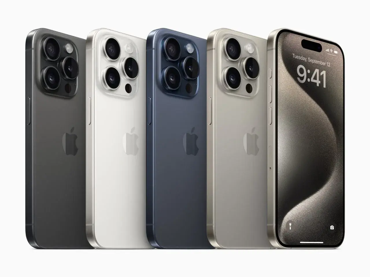 Pięć iPhone'ów w różnych kolorach: grafitowy, biały, granatowy, złoty i jeden z włączonym ekranem, prezentujący datę i godzinę.