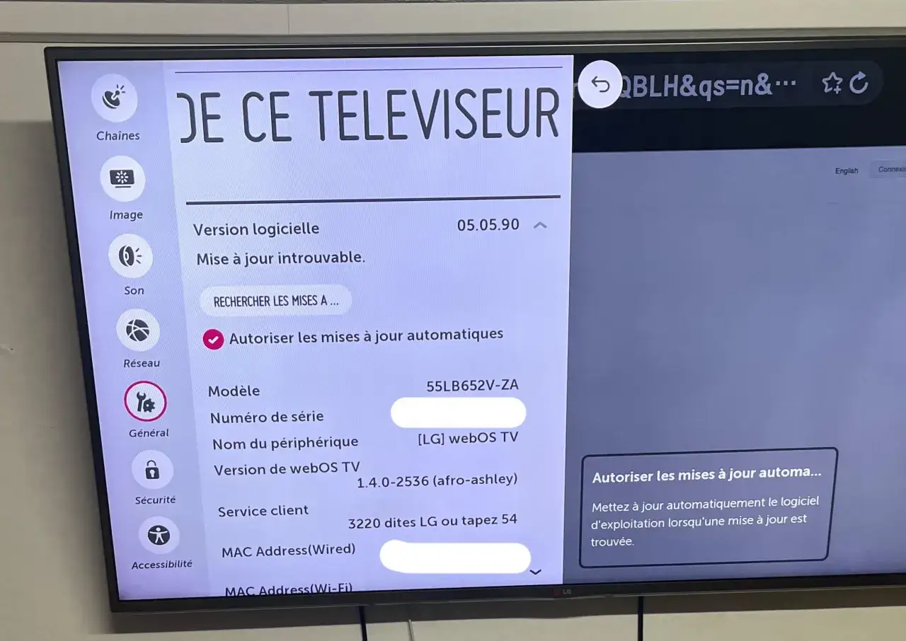 Ekran telewizora LG z menu ustawień, pokazujący informacje o wersji oprogramowania i opcje aktualizacji. Dowiedz się, jak zaktualizować telewizor LG.