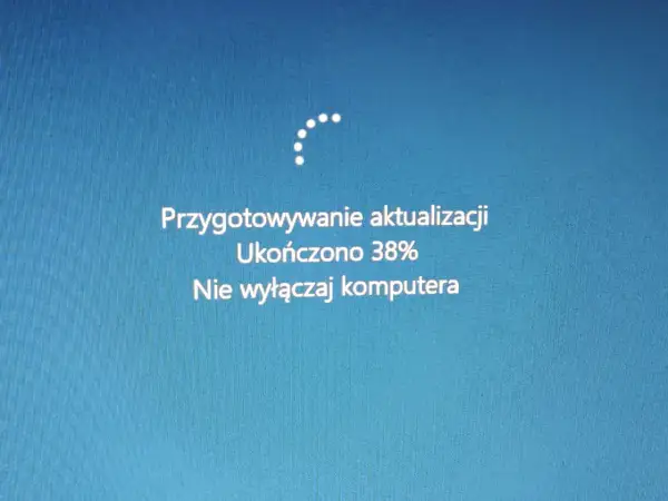 Ekran Windows 8 pokazuje "Przygotowywanie aktualizacji", ukończono 38%. Nie mogę zaktualizować Windows 8.